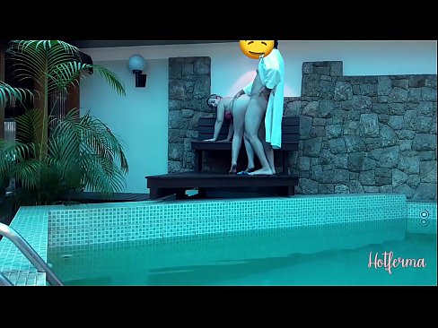 ❤️ Boss býður vinnukonu í sundlaugina, en gat ekki staðist heitt ☑ Klám fb hjá okkur is.onlydesiporn.ru